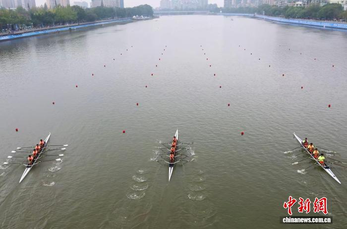2025年成都赛艇公开赛开桨：中外名校百舸争流，