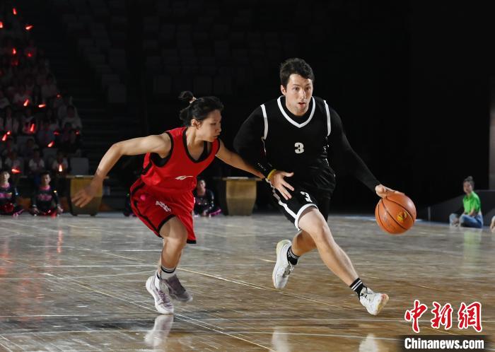 成都大运会倒计时30天活动点燃街头篮球热潮