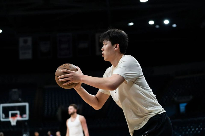 杨瀚森菜鸟赛季遭遇教练更迭挑战