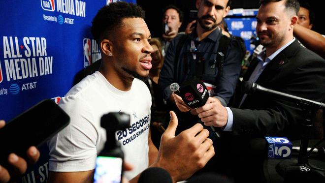 扬尼斯·阿德托昆博面临续约抉择：胜利优先于金