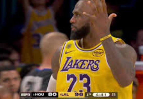 勒布朗率湖人1比0领先火箭 斯玛特成关键棋子